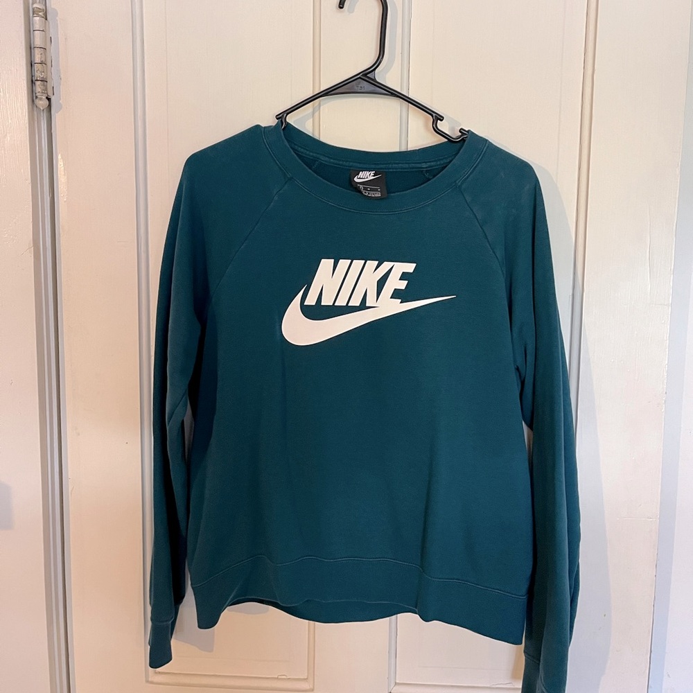 womens crewneck